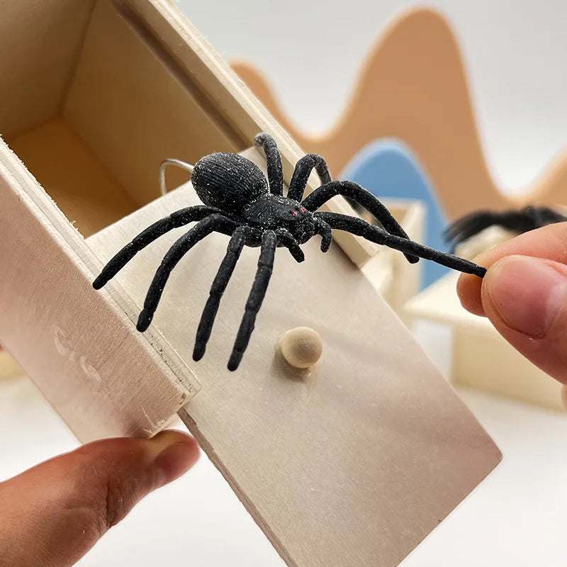 1 PC Wooden Prank Fake Spider Scary Box Halloween Surprising Boxes Scare Friend Funny Play Scary Gift Spoof Tricky Wooden Chest