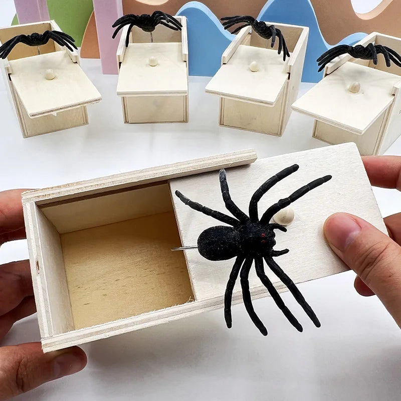 1 PC Wooden Prank Fake Spider Scary Box Halloween Surprising Boxes Scare Friend Funny Play Scary Gift Spoof Tricky Wooden Chest