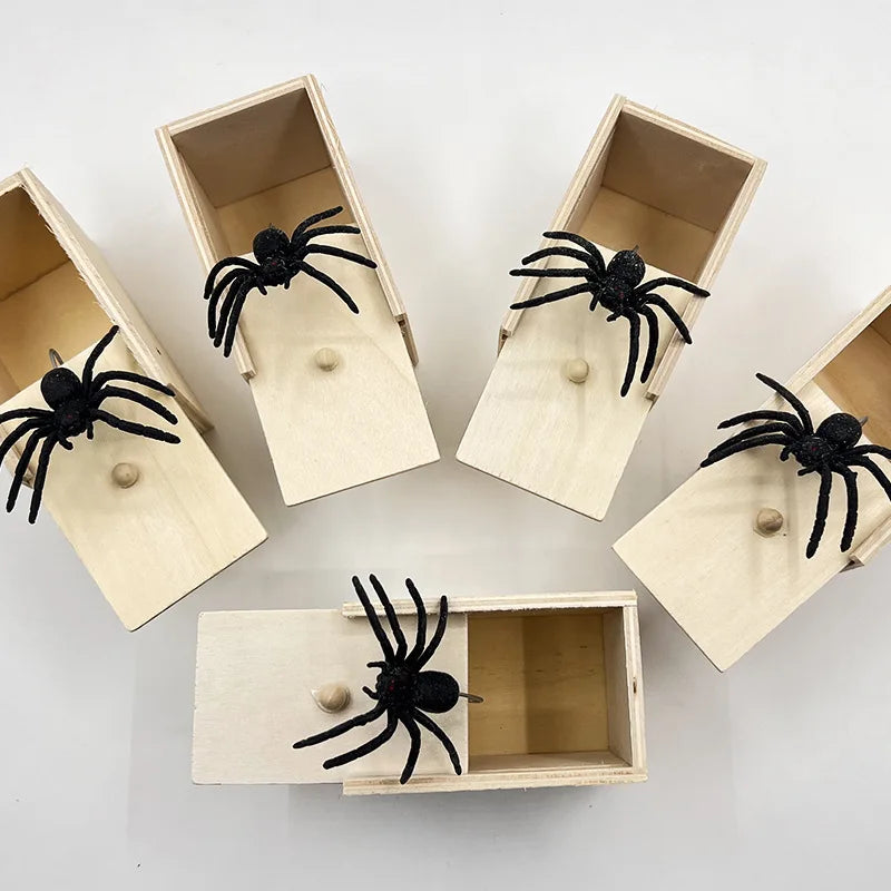 1 PC Wooden Prank Fake Spider Scary Box Halloween Surprising Boxes Scare Friend Funny Play Scary Gift Spoof Tricky Wooden Chest