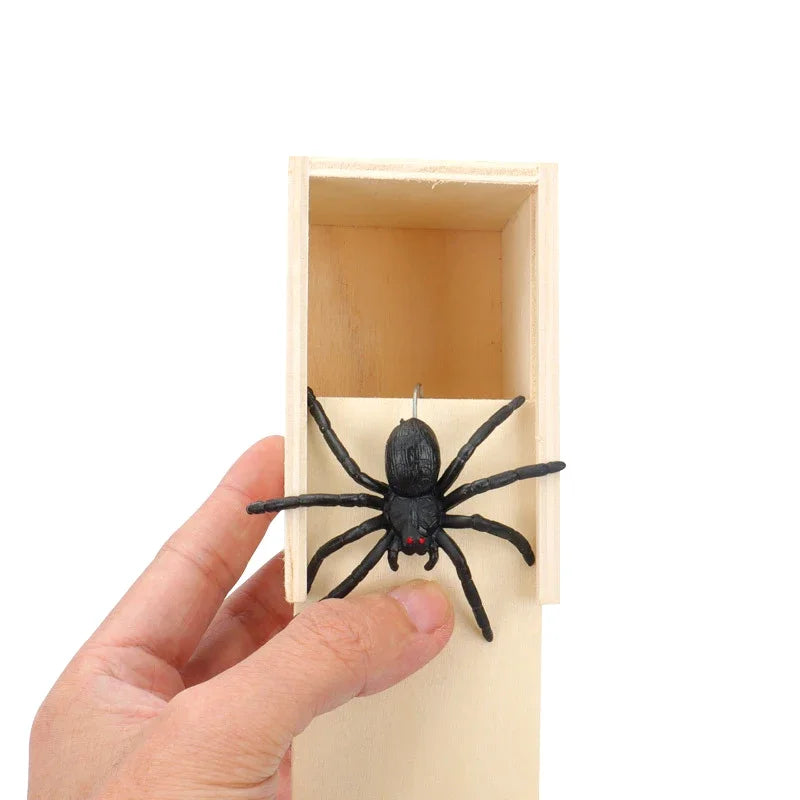 1 PC Wooden Prank Fake Spider Scary Box Halloween Surprising Boxes Scare Friend Funny Play Scary Gift Spoof Tricky Wooden Chest