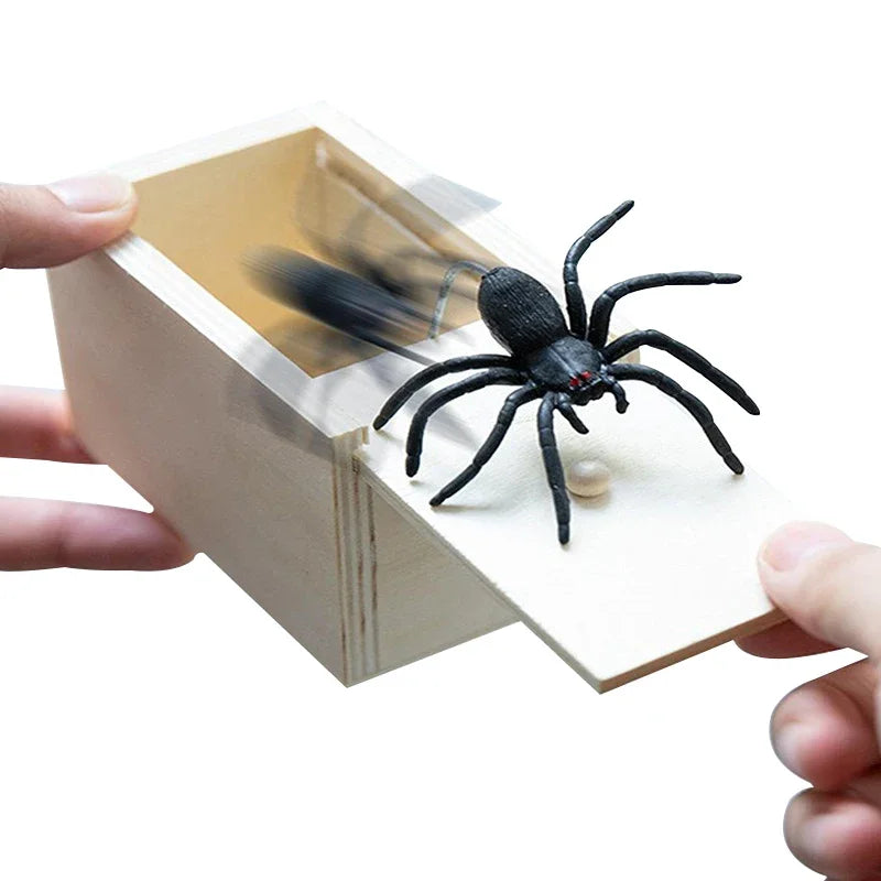 1 PC Wooden Prank Fake Spider Scary Box Halloween Surprising Boxes Scare Friend Funny Play Scary Gift Spoof Tricky Wooden Chest